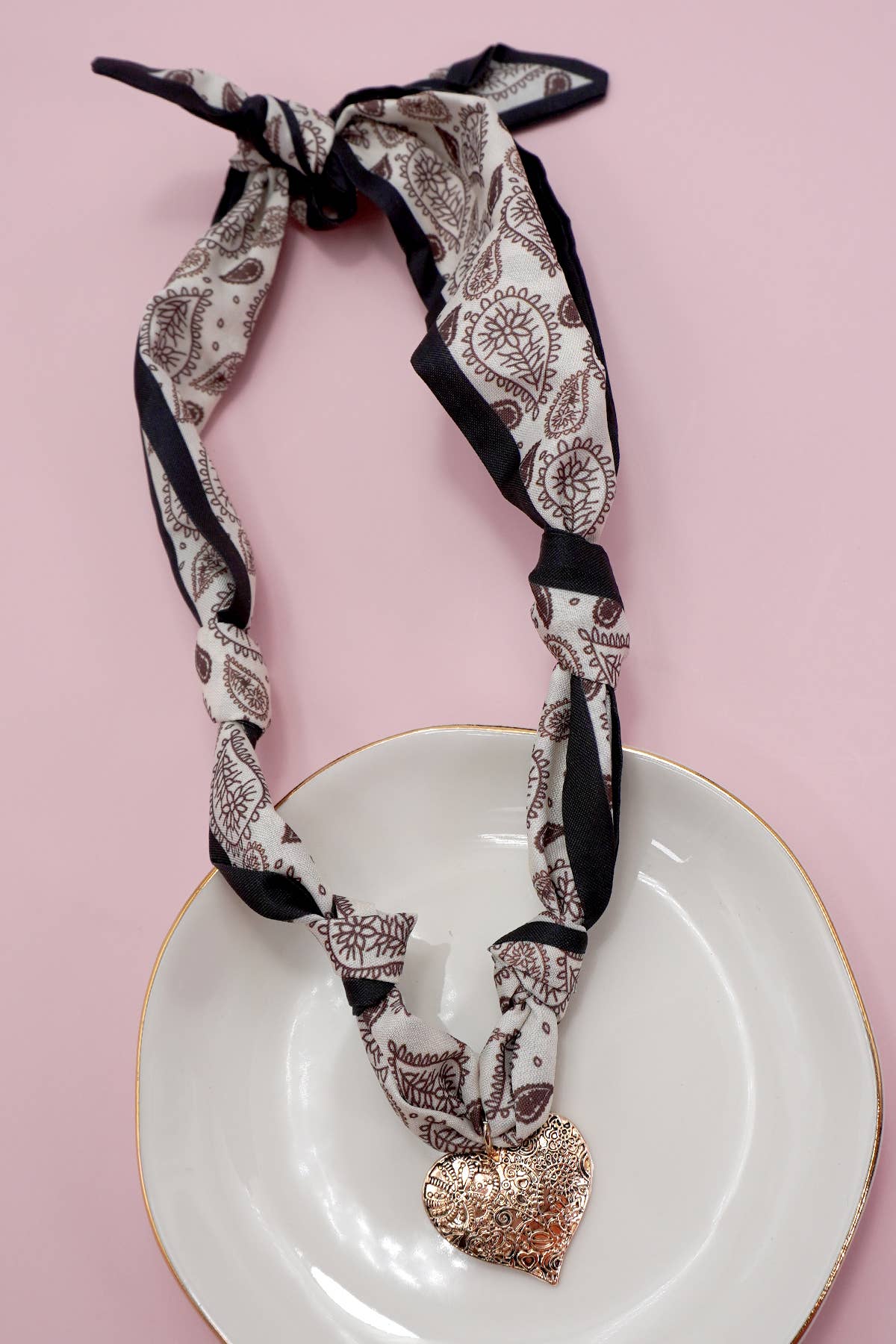 BLACK HANDMADE SCARF HEART CHARM NECKLACE | 80N91790: P