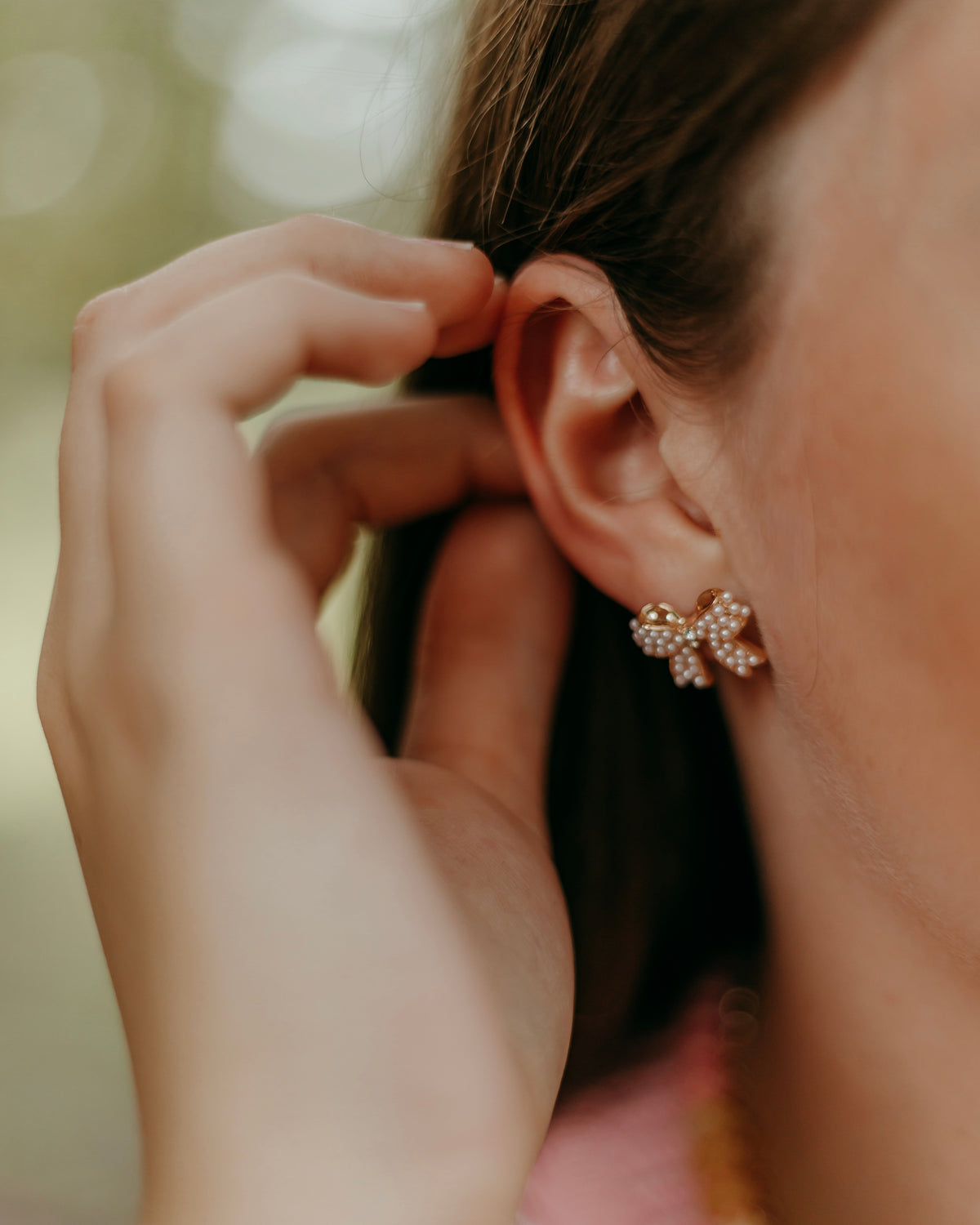 MINI PEARL BOW RIBBON GOLD EARRINGS