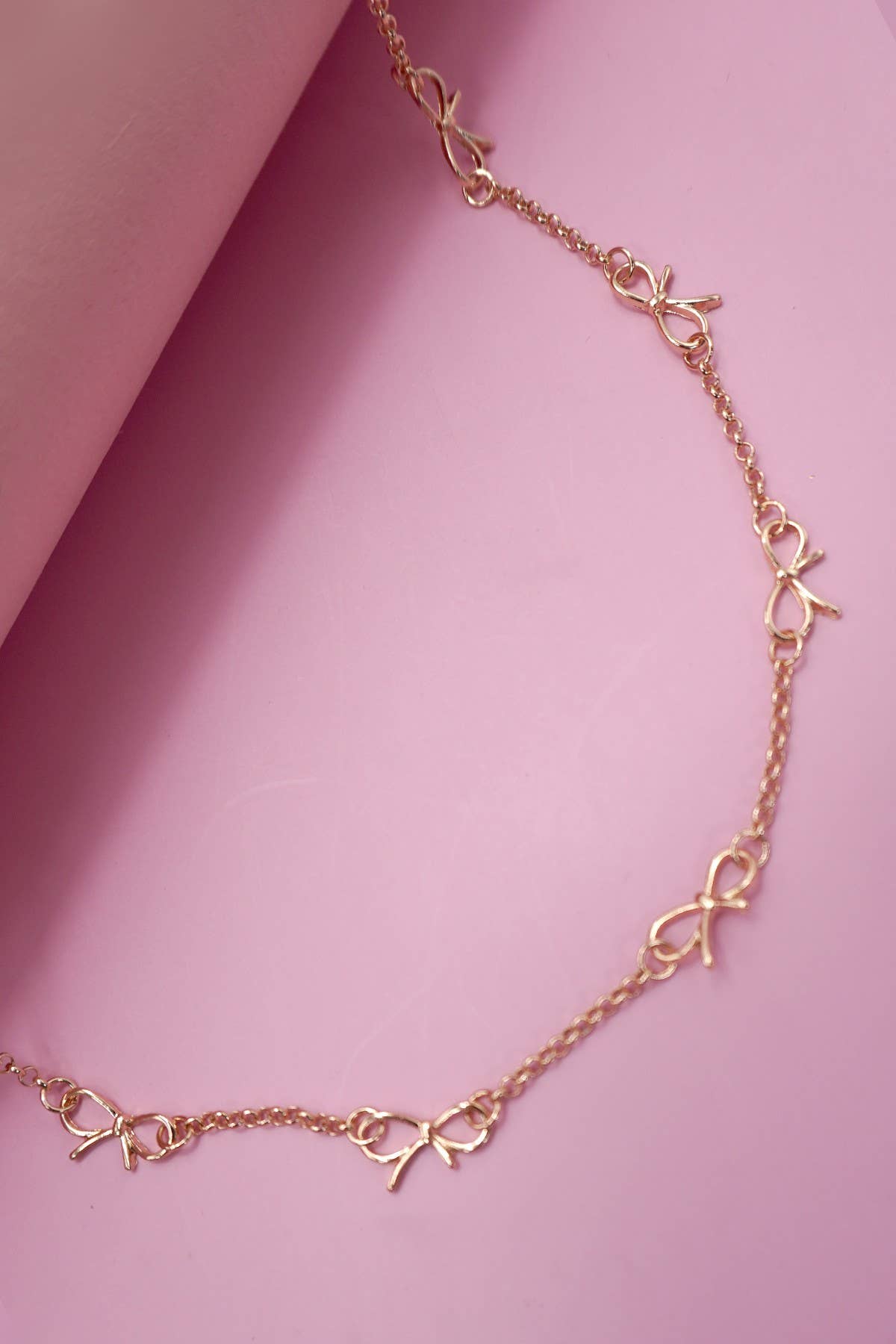 GOLD CUTOUT BOW NECKLACE